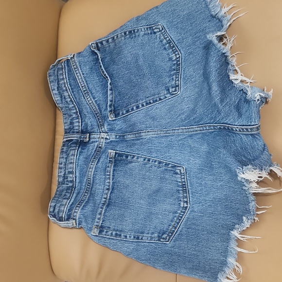 Cut Off Shorts - Picture 3 of 7